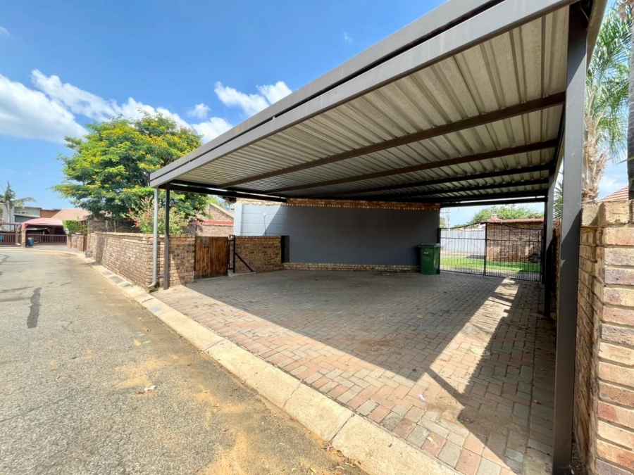 4 Bedroom Property for Sale in Waterval East North West